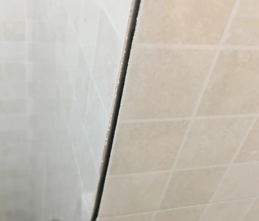 武定瓷砖空鼓维修公司分享阳台瓷砖脱落的修复过程可以分为以下几个步骤