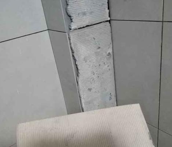 武定瓷砖空鼓维修公司分享下厨房瓷砖脱落的补救措施。